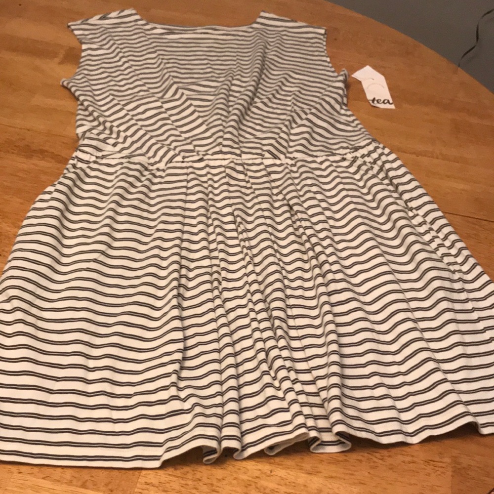 Tea. Woman’s sleeveless casual dress 16